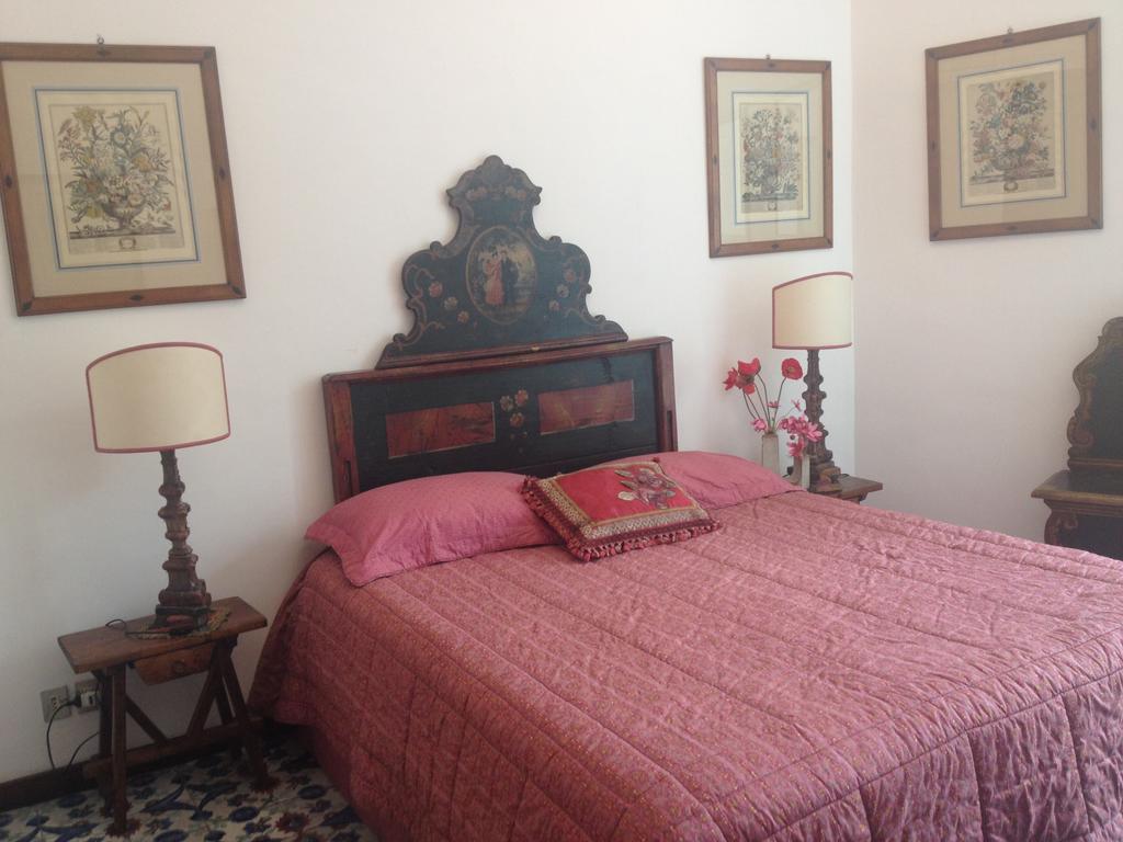 Domus Antonella A Trastevere Róma Szoba fotó